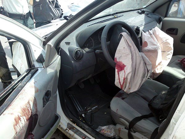 Airbag blodig Dacia_Logan efter uheld.JPG